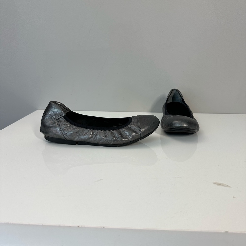 Vionic Ava Silver Ballet Flats Size 7 - Picture 2 of 15